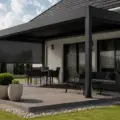 Pergola o pergotenda: quale soluzione scegliere per vivere al meglio gli spazi esterni?